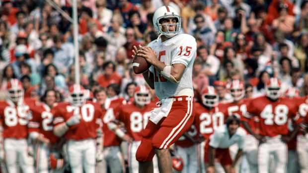 Vince Ferragamo passing against Indiana